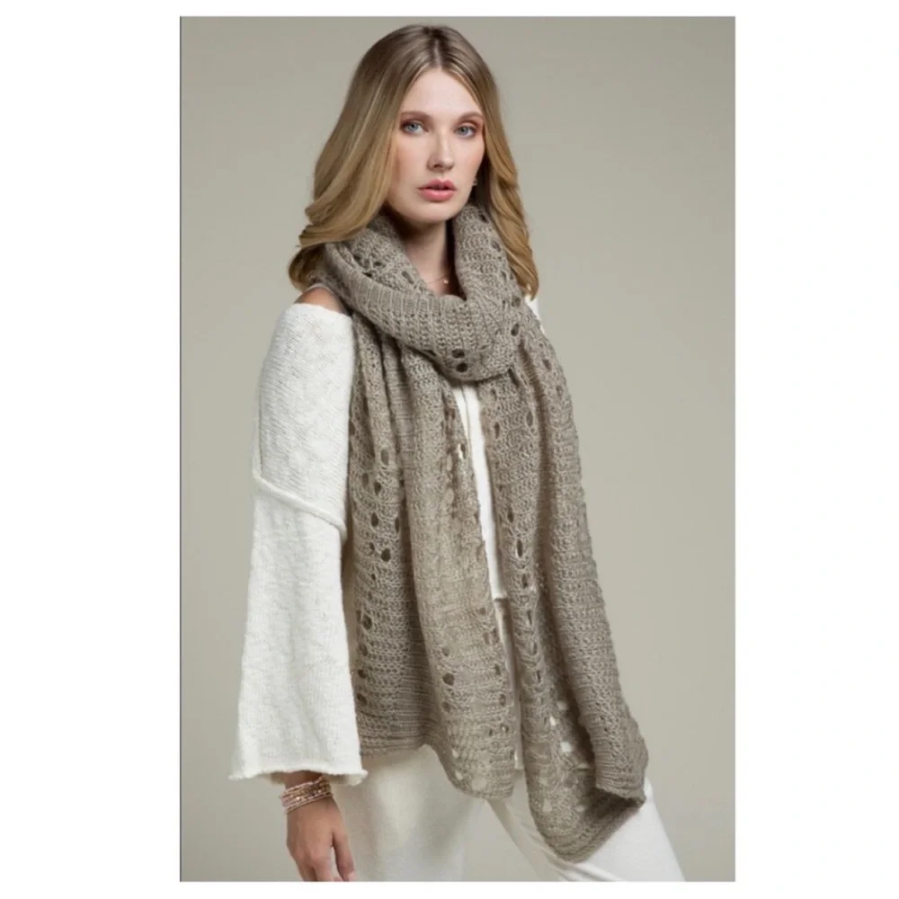 New Ruggine Fall Winter Taupe Open Knit Oblong Scarf - Picture 2 of 4